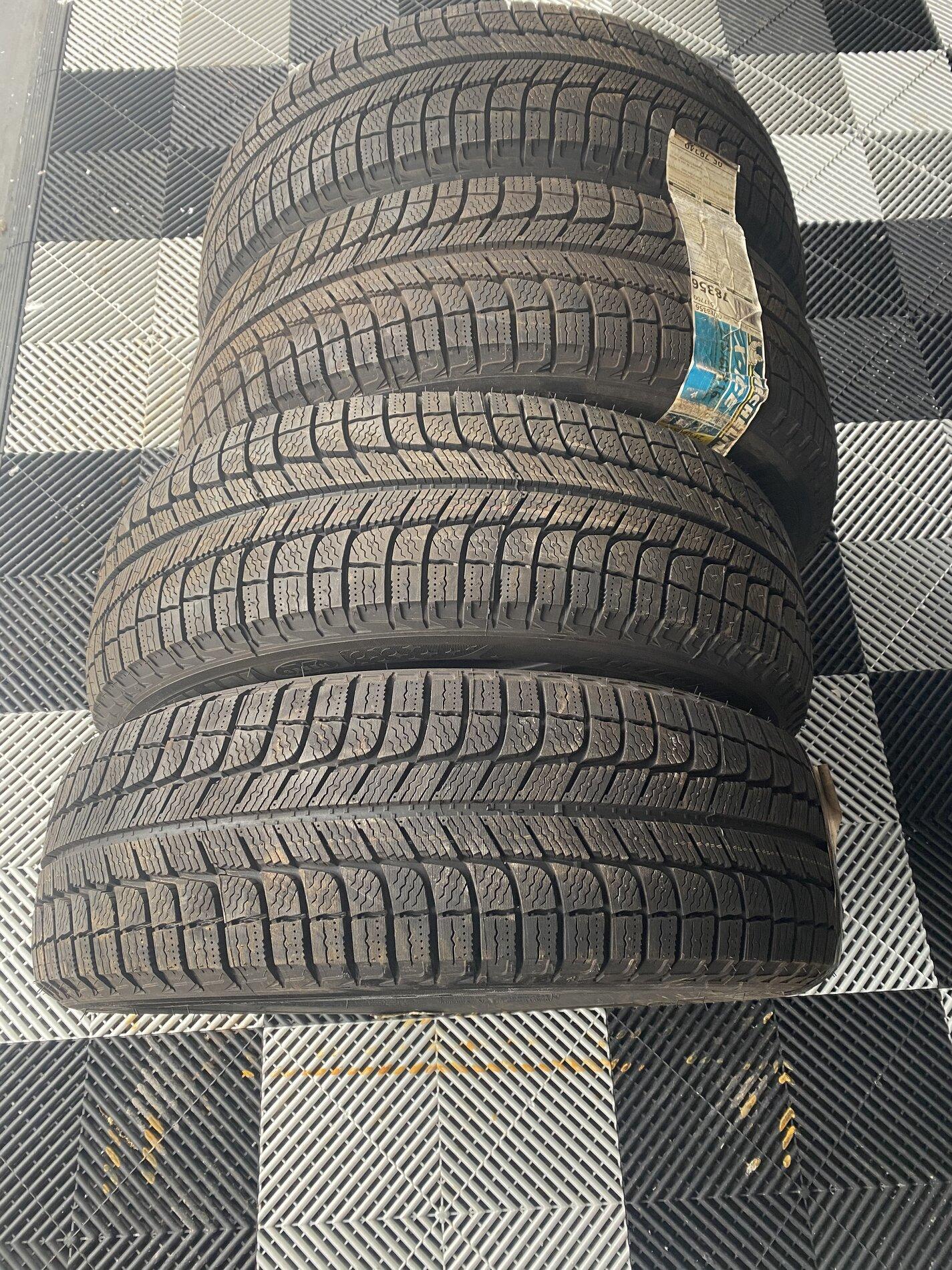 Canada - Ontario - Brand New! 4 x 215/60/16 Michelin X-Ice Xi3