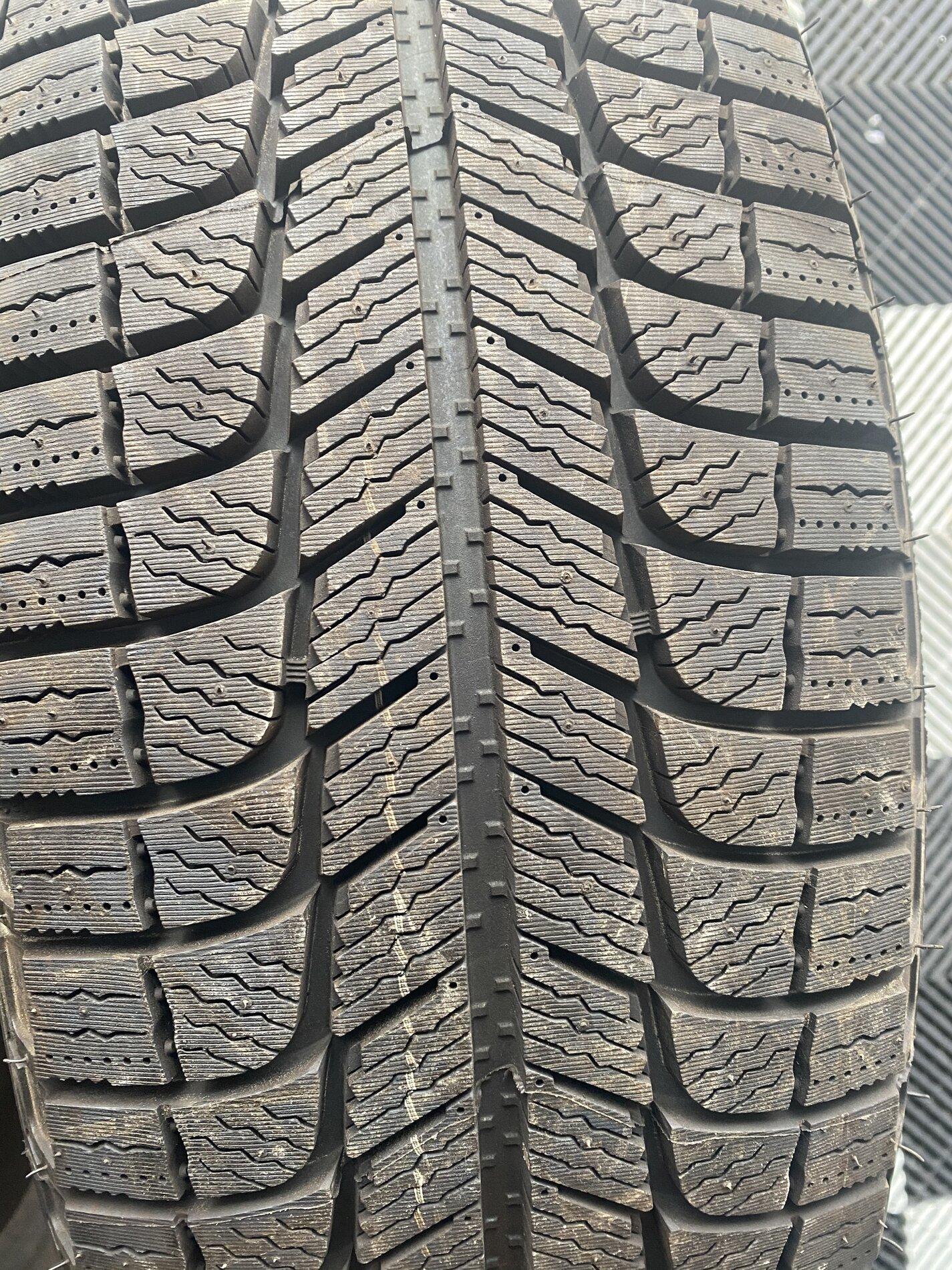 Canada - Ontario - Brand New! 4 x 215/60/16 Michelin X-Ice Xi3