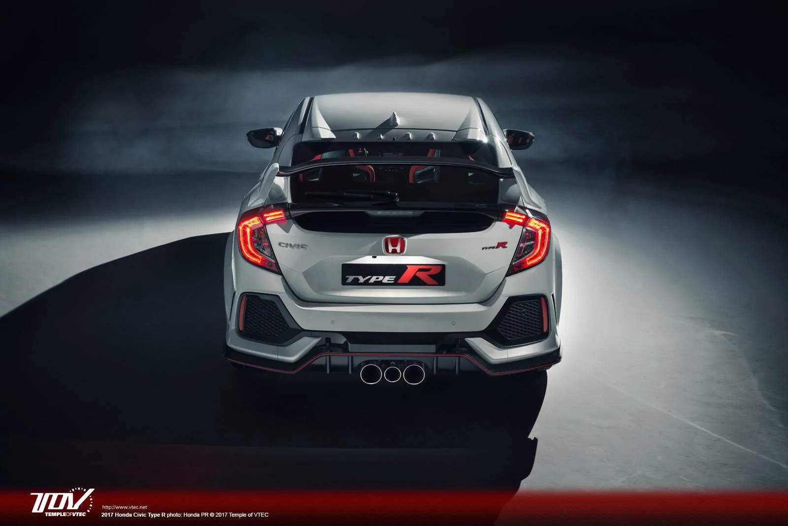 Civic Type R debuts in US at AutoCon. Claimed to be faster than 1st gen ...